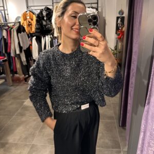 SİYAH SİMLİ CROP KAZAK