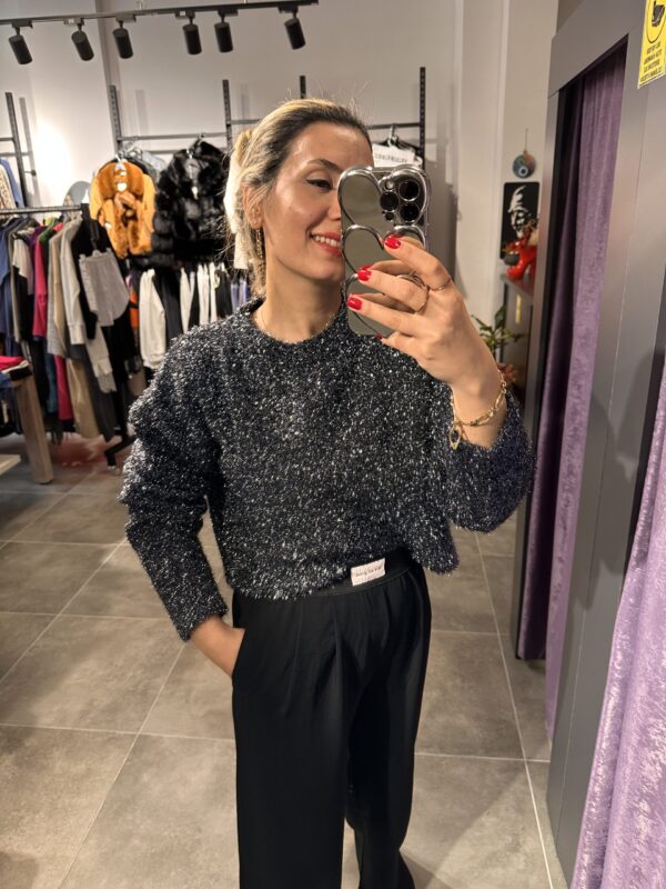 SİYAH SİMLİ CROP KAZAK