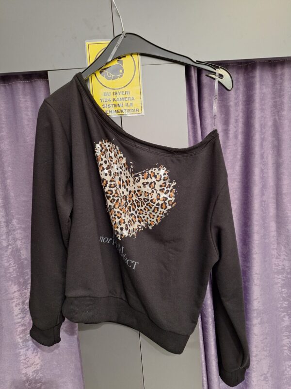 SİYAH KALP LEOPAR OMZU DÜŞÜK SWEAT - Görsel 8