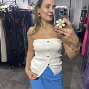 BEYAZ TRİKO DÜĞMELİ STRAPLEZ BLUZ