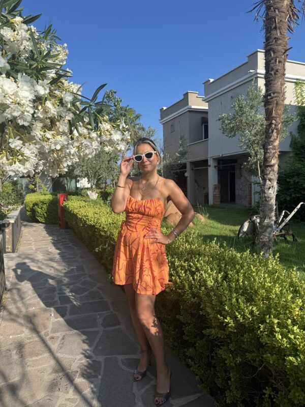 TURUNCU RENKLİ KISA TULUM - Görsel 3