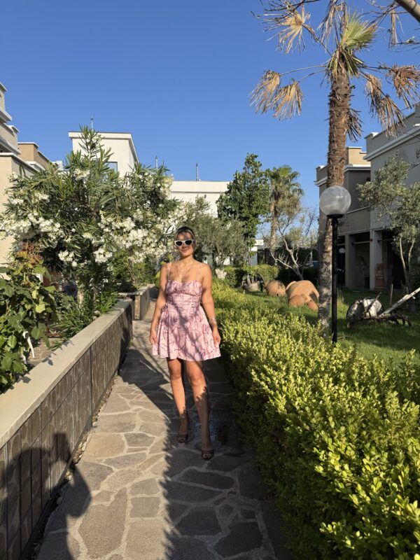 PEMBE RENKLİ KISA TULUM