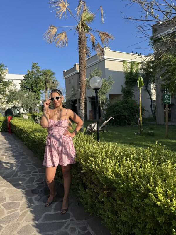 PEMBE RENKLİ KISA TULUM - Görsel 3